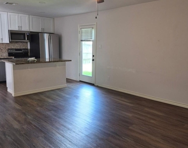 10915 Roandale Drive - Photo Thumbnail 1