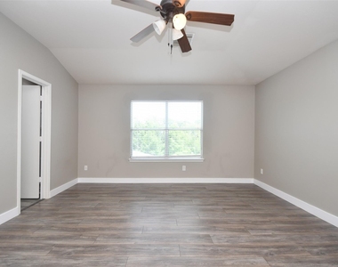 24406 Lakecrest Village Drive - Photo Thumbnail 3