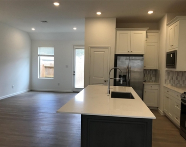 28813 Bobcat Run Drive - Photo Thumbnail 6