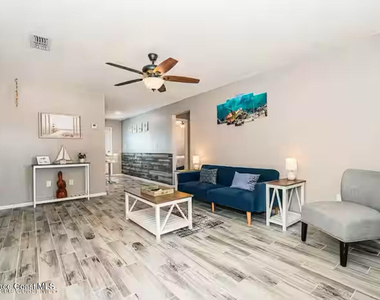 300 Palm Avenue - Photo Thumbnail 1