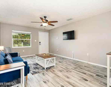 300 Palm Avenue - Photo Thumbnail 3