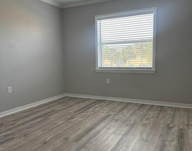 265 Spring Drive - Photo Thumbnail 17