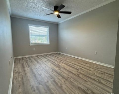 265 Spring Drive - Photo Thumbnail 12