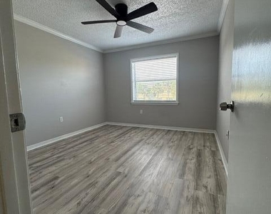 265 Spring Drive - Photo Thumbnail 16