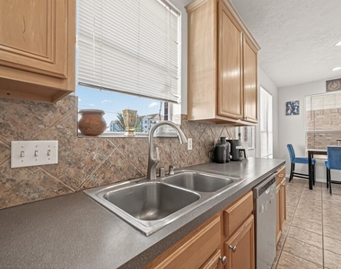7023 Westford Park Lane - Photo Thumbnail 15