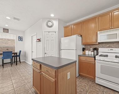 7023 Westford Park Lane - Photo Thumbnail 16