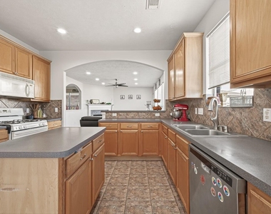 7023 Westford Park Lane - Photo Thumbnail 17