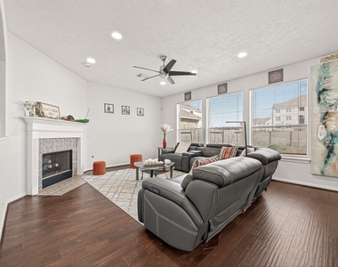 7023 Westford Park Lane - Photo Thumbnail 9
