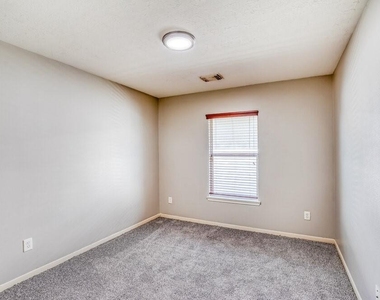 19607 Buckland Park Drive - Photo Thumbnail 11