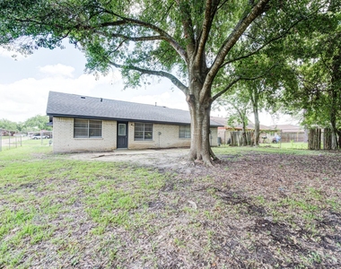 2035 Deerhurst Lane - Photo Thumbnail 17