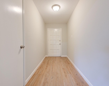 2035 Deerhurst Lane - Photo Thumbnail 2