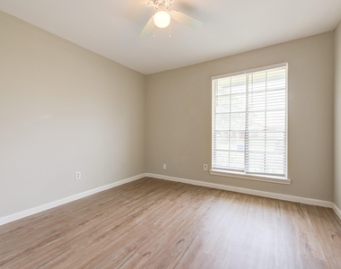 2035 Deerhurst Lane - Photo Thumbnail 13