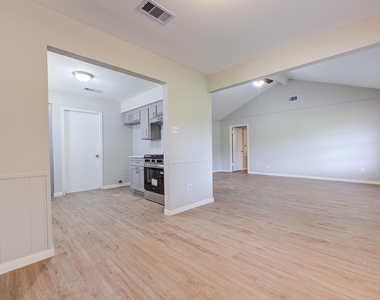2035 Deerhurst Lane - Photo Thumbnail 5