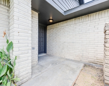 2035 Deerhurst Lane - Photo Thumbnail 1