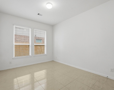 4703 Goldeneye Drive - Photo Thumbnail 19