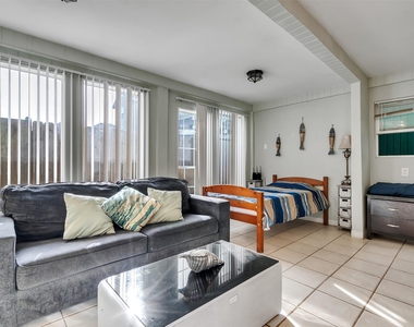 3529 Avenue M - Photo Thumbnail 11