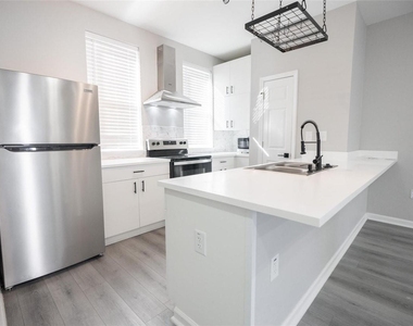 2519 Washington Street - Photo Thumbnail 6
