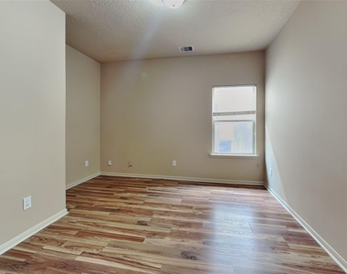 1411 Cameron Park Lane - Photo Thumbnail 6