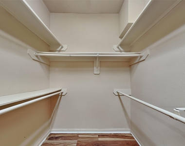 1411 Cameron Park Lane - Photo Thumbnail 13