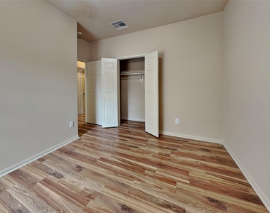 1411 Cameron Park Lane - Photo Thumbnail 14
