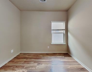1411 Cameron Park Lane - Photo Thumbnail 15