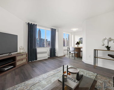 Second Avenue - Photo Thumbnail 6