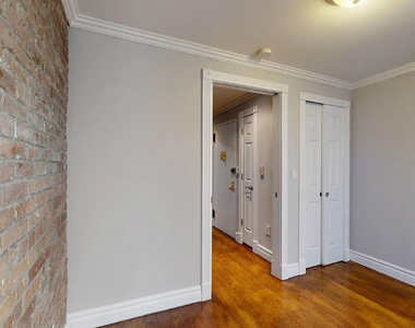 West 53 Street - Photo Thumbnail 3