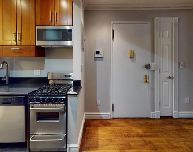 West 53 Street - Photo Thumbnail 2