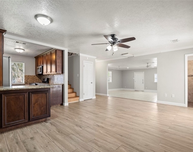 907 Northbend Drive - Photo Thumbnail 6