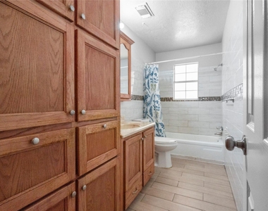 907 Northbend Drive - Photo Thumbnail 22