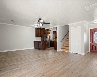 907 Northbend Drive - Photo Thumbnail 5