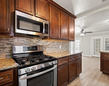 907 Northbend Drive - Photo Thumbnail 8