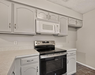 16451 Cavendish Drive - Photo Thumbnail 14