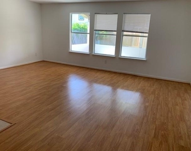 15203 Possumwood Drive - Photo Thumbnail 11