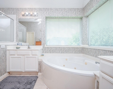 15715 Brookwood Lake Place - Photo Thumbnail 10
