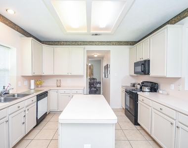 15715 Brookwood Lake Place - Photo Thumbnail 4