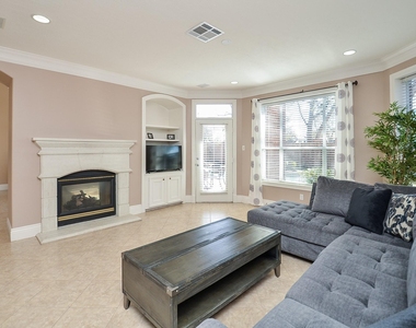 5835 Stratford Gardens Drive - Photo Thumbnail 9