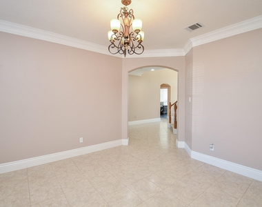 5835 Stratford Gardens Drive - Photo Thumbnail 3