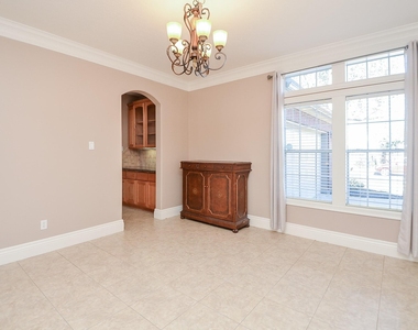 5835 Stratford Gardens Drive - Photo Thumbnail 2