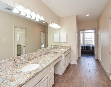 5835 Stratford Gardens Drive - Photo Thumbnail 15