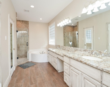 5835 Stratford Gardens Drive - Photo Thumbnail 14