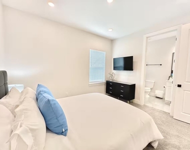 1606 Malvern Street - Photo Thumbnail 8