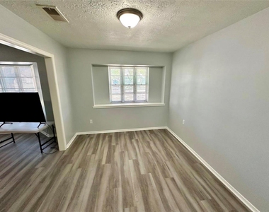 4310 Cinnabar Drive - Photo Thumbnail 9