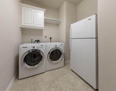 10406 Mossback Pine Road - Photo Thumbnail 33