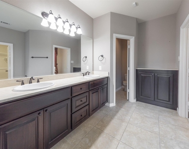 10406 Mossback Pine Road - Photo Thumbnail 9