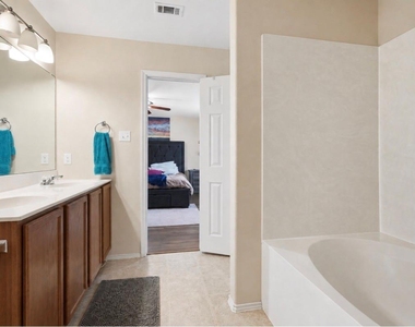 11521 Autumn Ash Drive - Photo Thumbnail 18