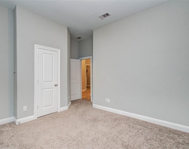 19029 Villa Lane - Photo Thumbnail 4