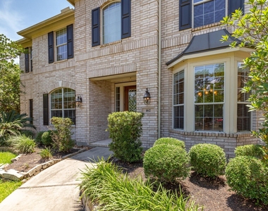 162 W Hullwood Court - Photo Thumbnail 1