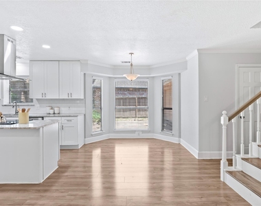 911 Montview Drive - Photo Thumbnail 15