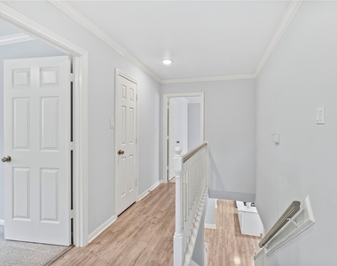 911 Montview Drive - Photo Thumbnail 27